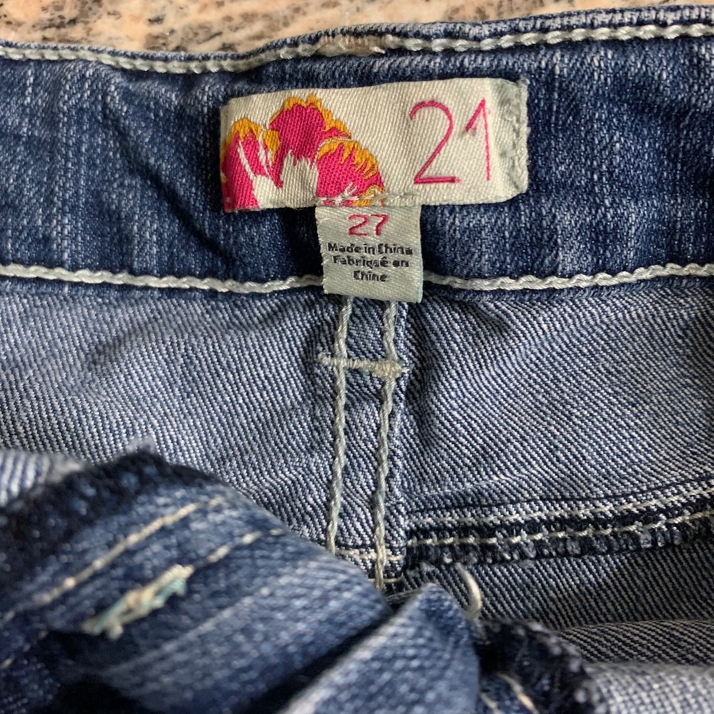 Shorts - Picture 3 of 3